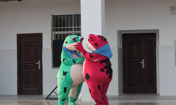 石屏县哨冲中心校