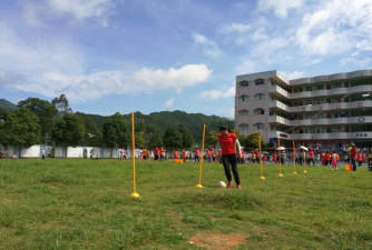 新兴县里洞镇中心小学