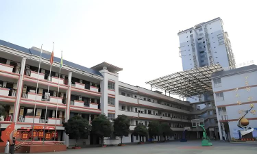鉴河小学