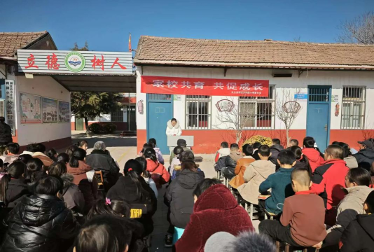 下甲乡陇凤村中心小学