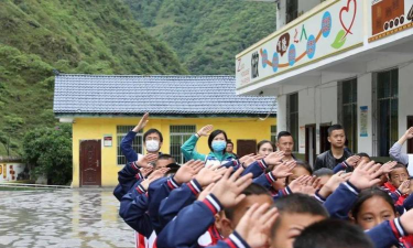 雷波县长河乡中心校