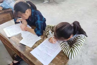 兴义市万屯镇围山湖中心学校