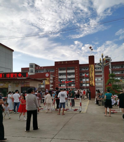 望江县杨湾镇丰大中学