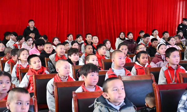 巴格艾日克中心小学