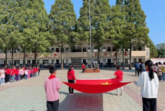 新县八里畈镇初中