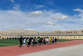 阿合塔拉中心小学