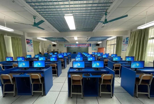 东莞市常平嘉盛实验学校