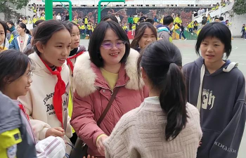 凯里市三棵树镇民族中学