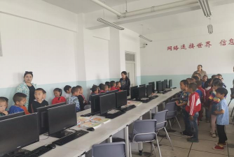 萨尔布拉克镇中心学校