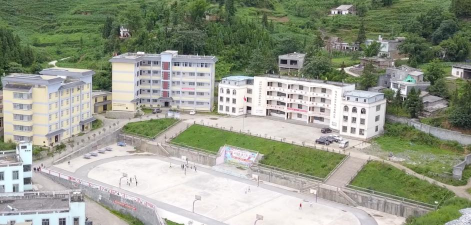 镇雄县泼机镇亨地中学