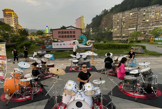 锦屏县秋私雨艺术培训中心