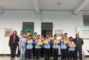 盘龙区双龙中心学校