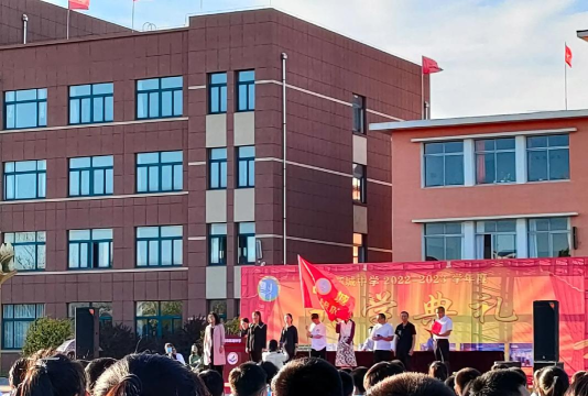 包头市九原区新城中学