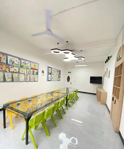 重庆七彩童画艺术培训学校有限公司