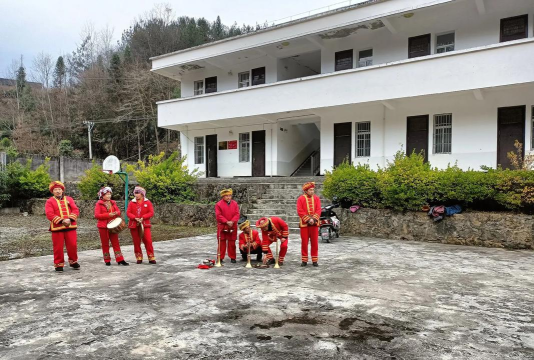 长阳县榔坪镇大吉岭小学