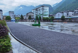 长阳县榔坪镇中心小学