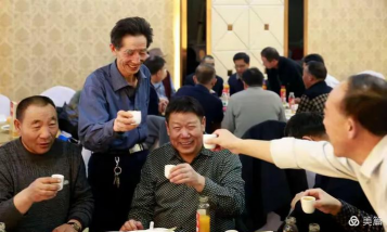 商都县大黑沙土中学