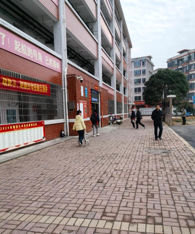 都江堰市龙池镇九年制学校