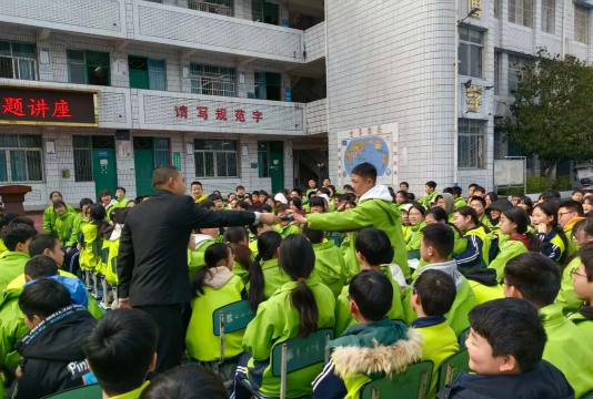 蓬溪县鸣凤镇附南初中