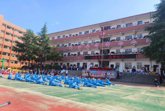 铜官山区东方红小学