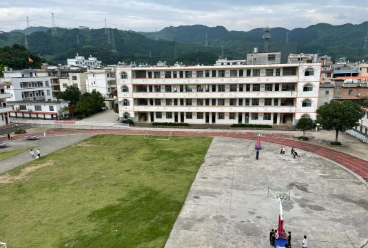 屯昌县坡心镇坡心中学