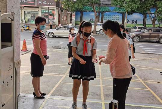 灵城镇金龙中学