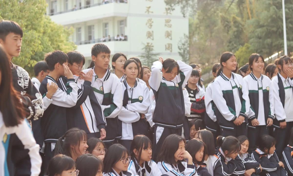 石屏县哨冲中心校