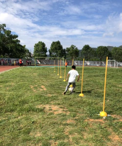 新兴县里洞镇中心小学