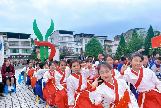 平昌县张公小学兴学教学服务部