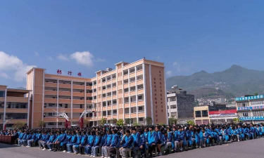 镇雄县泼机镇亨地中学