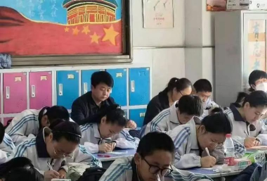 萝北县宝泉岭分局共青中学