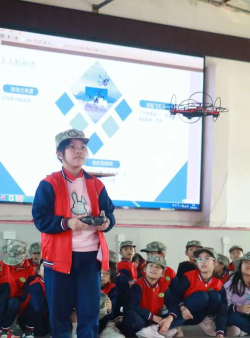 吴川市梅录街道定中小学