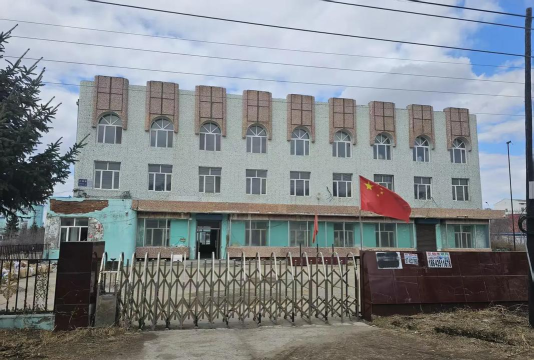 富锦市大榆树镇隆川中学