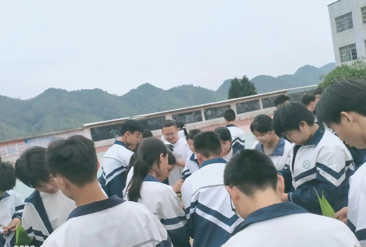 丰都县暨龙乡初级中学校