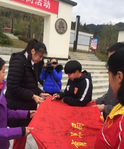 崇义县长龙镇拔萃小学