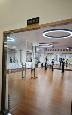 庆阳市西峰区新柏舟艺术培训学校有限公司