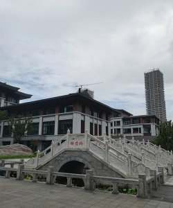 镇江市官塘中学