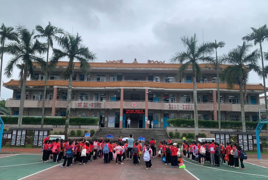 新兴县稔村镇布辰小学