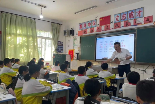 勐满中心小学