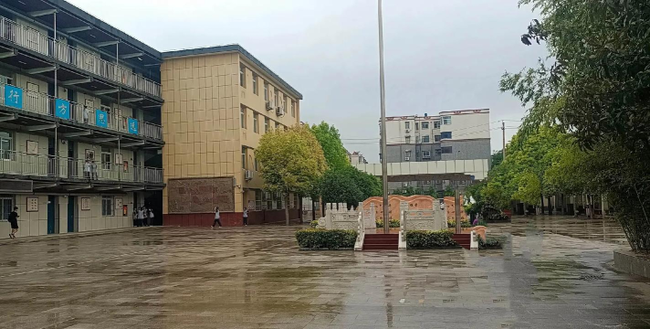 东关水泥厂初中