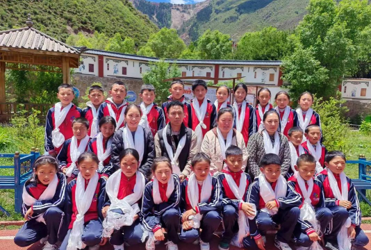 甘德县岗龙乡中心寄宿制小学