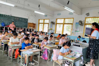 兴义市万屯镇围山湖中心学校