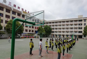 凯里市三棵树民族中学