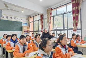 醴陵市栗山坝镇梅霞中学