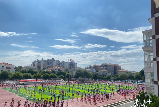 佛山市顺德区陈村碧桂花城学校