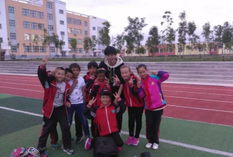 萨尔布拉克镇中心学校