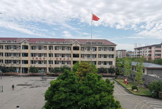 成都向峨乡中学