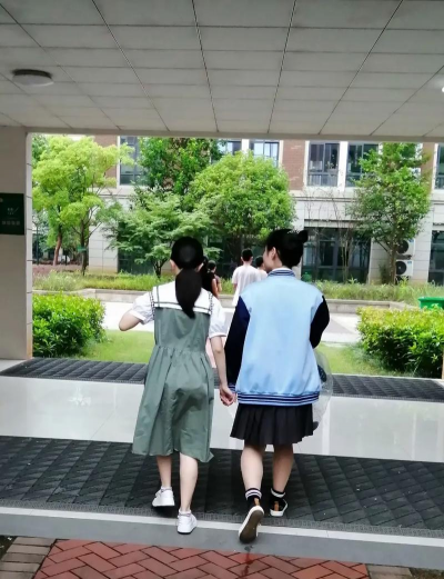 兴国镇中心完全小学