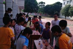 草潭镇第一小学