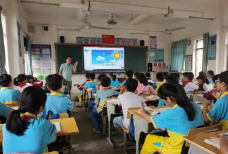 小良镇中心小学户外活动场地